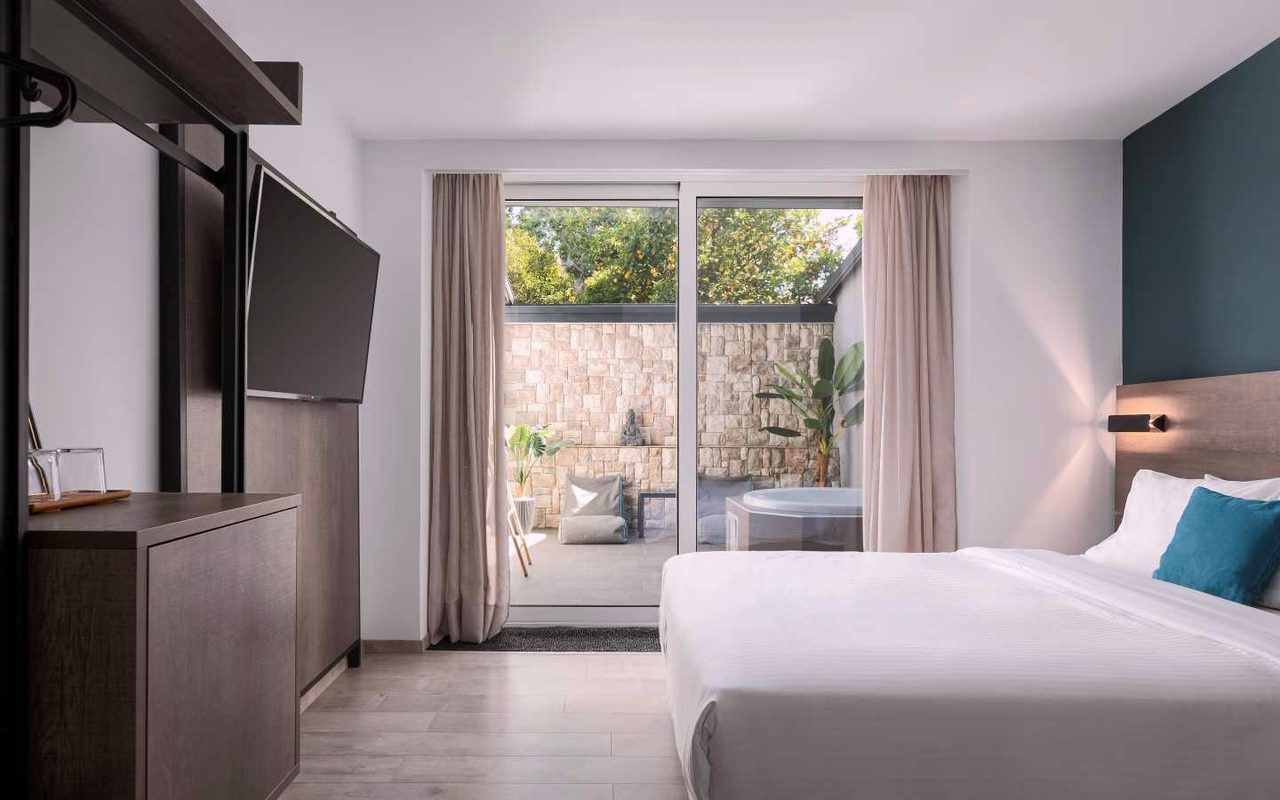 Executive Suite with private jacuzzi — Sette Suites & Rooms